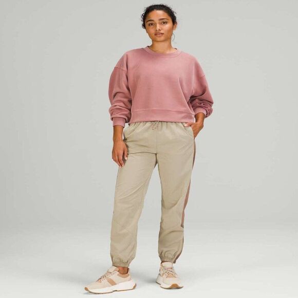 🌟 LULULEMON SOFTSTREME PERFECTLY OVERSIZED CROPPED CREW NECK SWEATER 🌟 - Picture 1 of 4